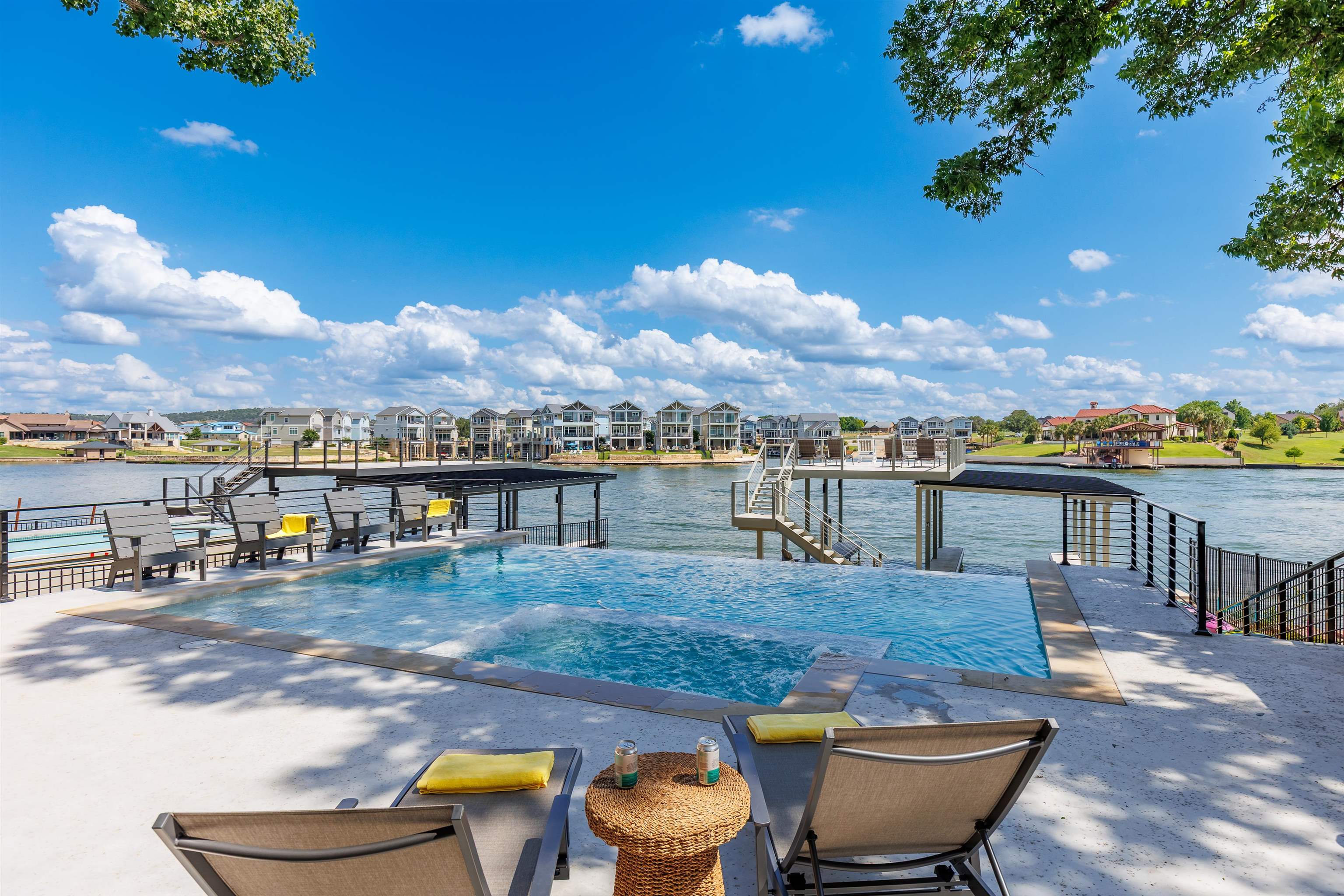 563 Ellen Williams, Kingsland