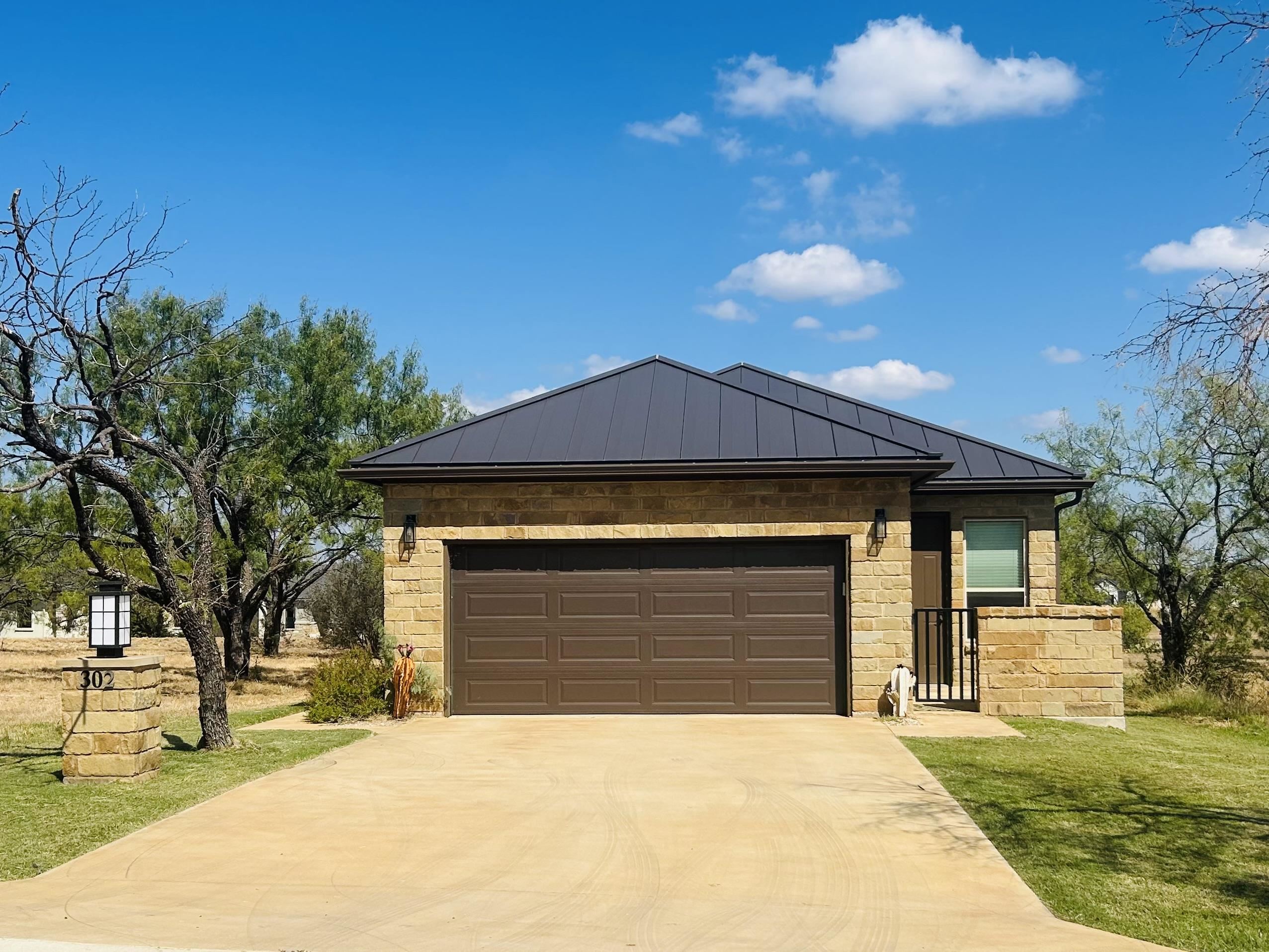 302 Parallel, Horseshoe Bay