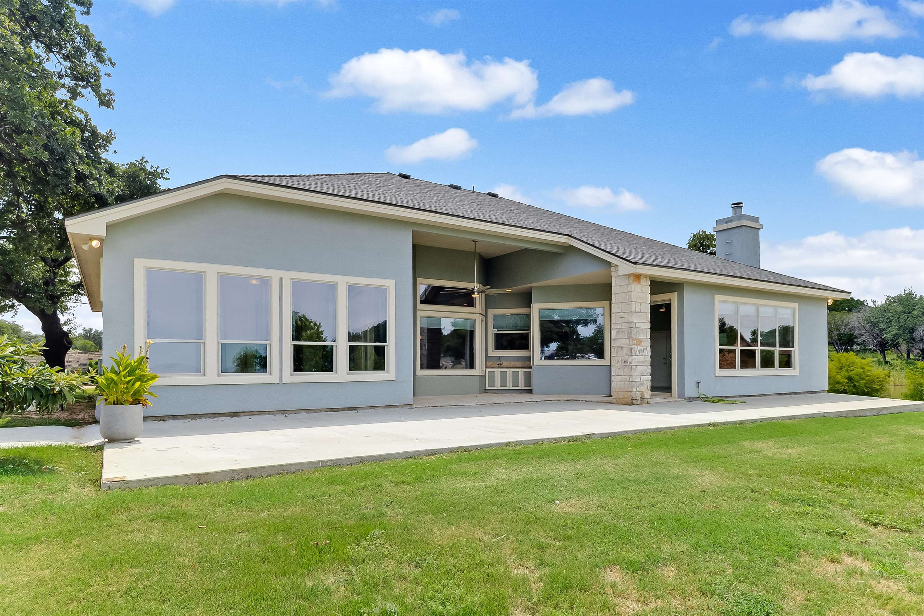 100 Palm, Buchanan Dam