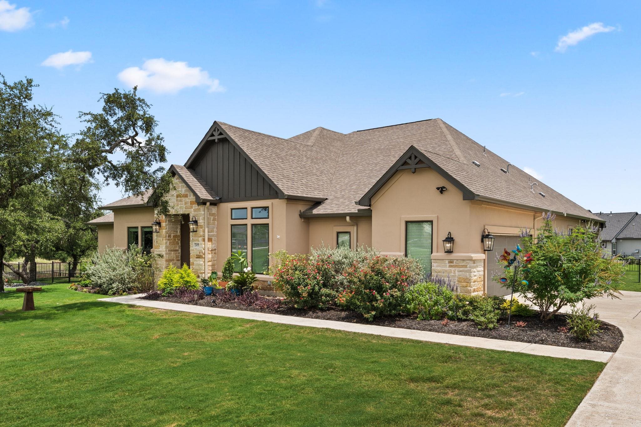 705 Spicewood Trails Dr, Spicewood