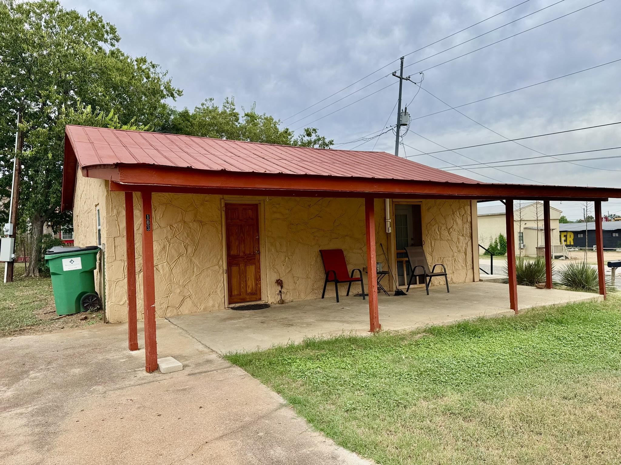 103 W Hamilton, Llano