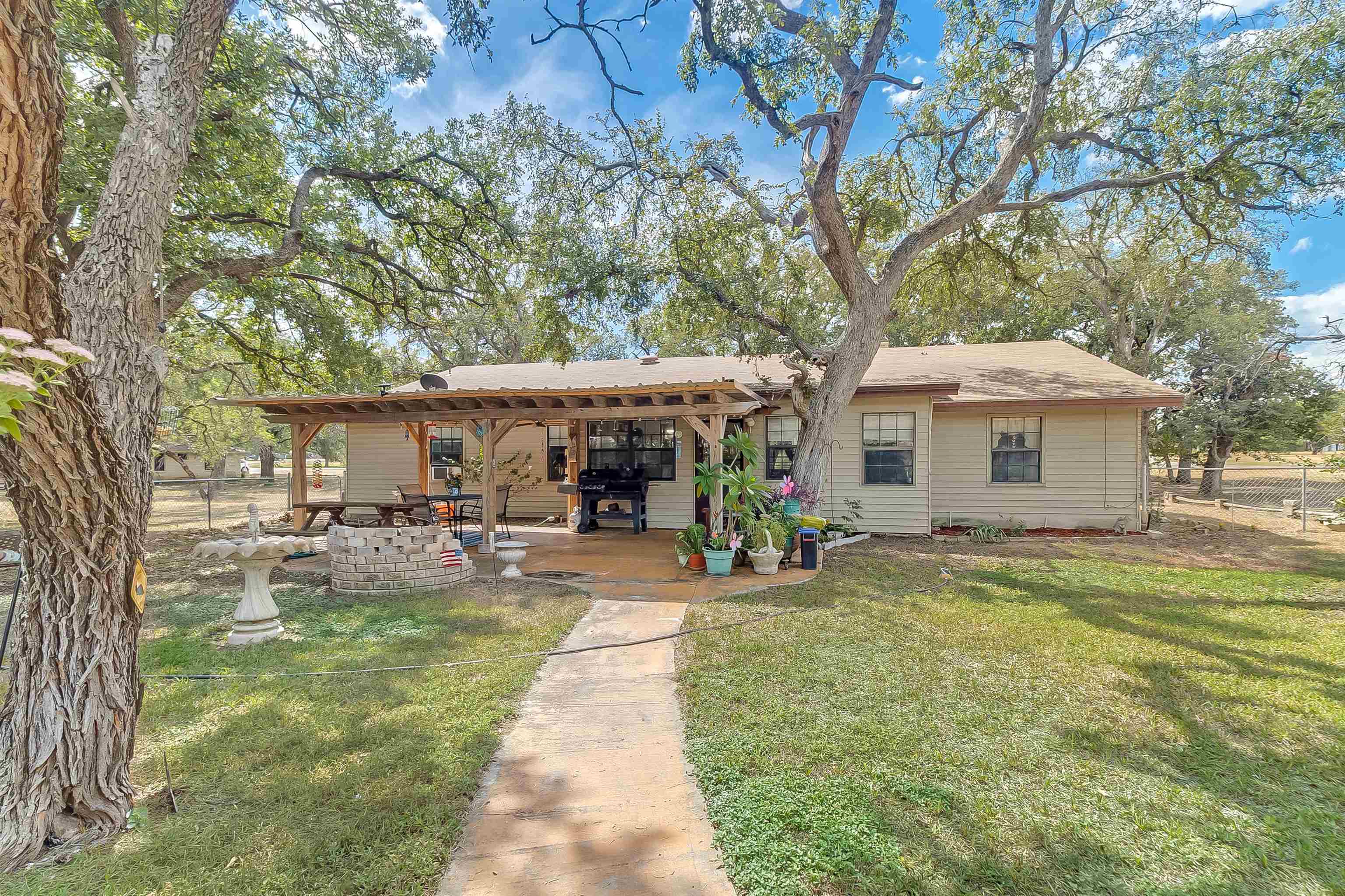106 Redbird, Marble Falls