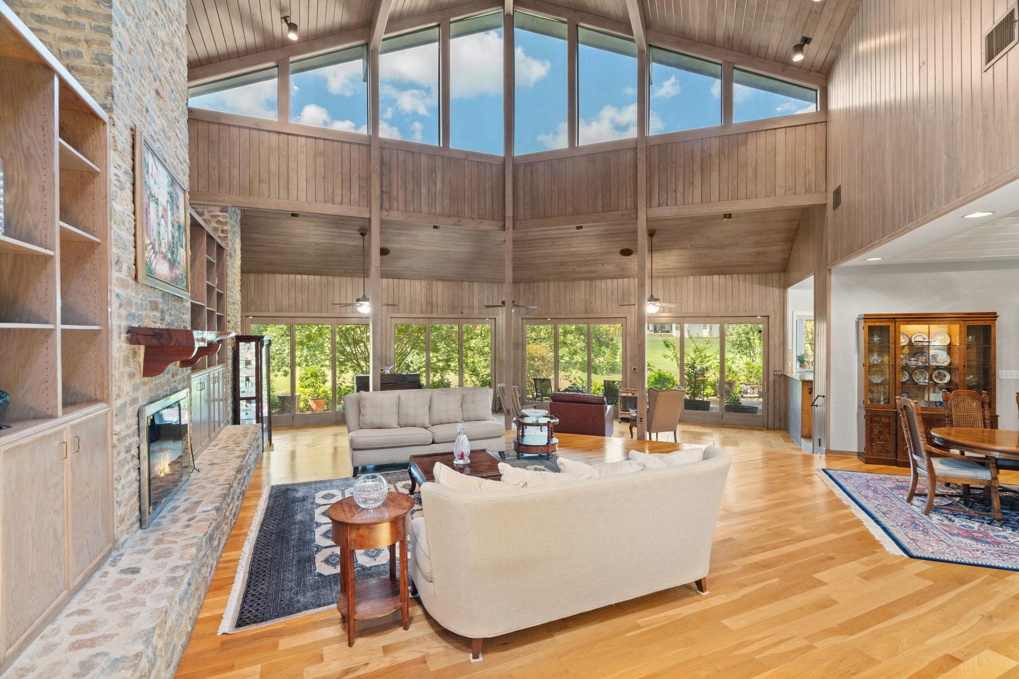 100 Silver Spur, Horseshoe Bay