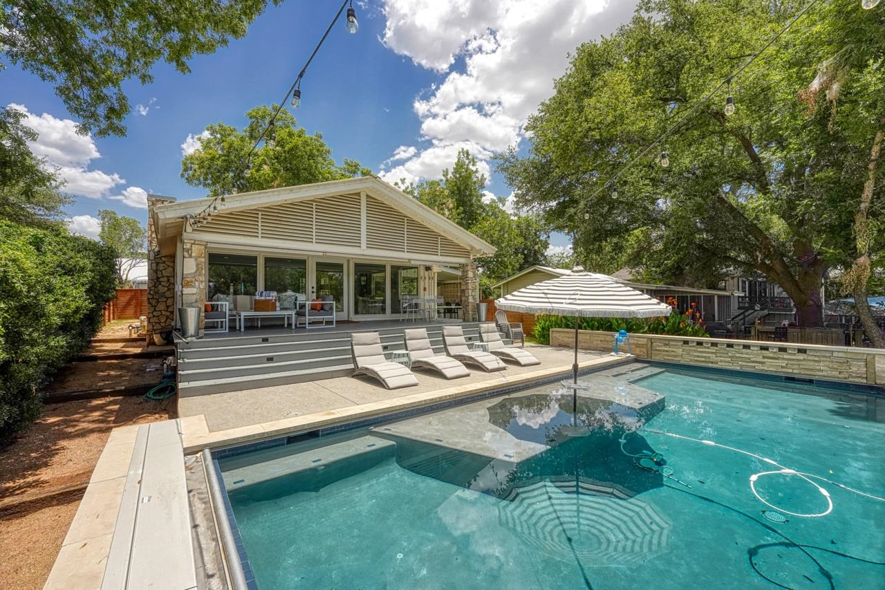 1304 Lakeside Dr., Burnet