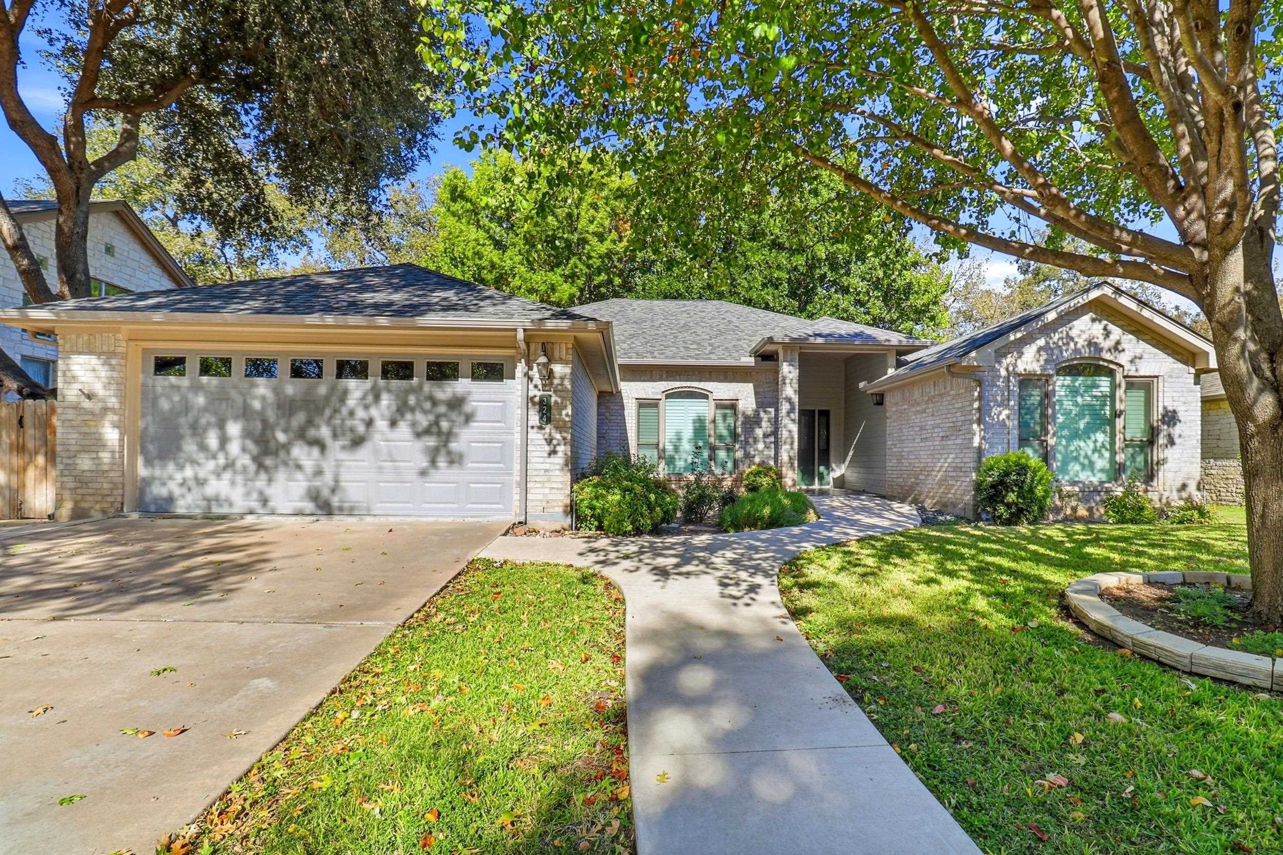 324 Meadowlakes Dr, Meadowlakes