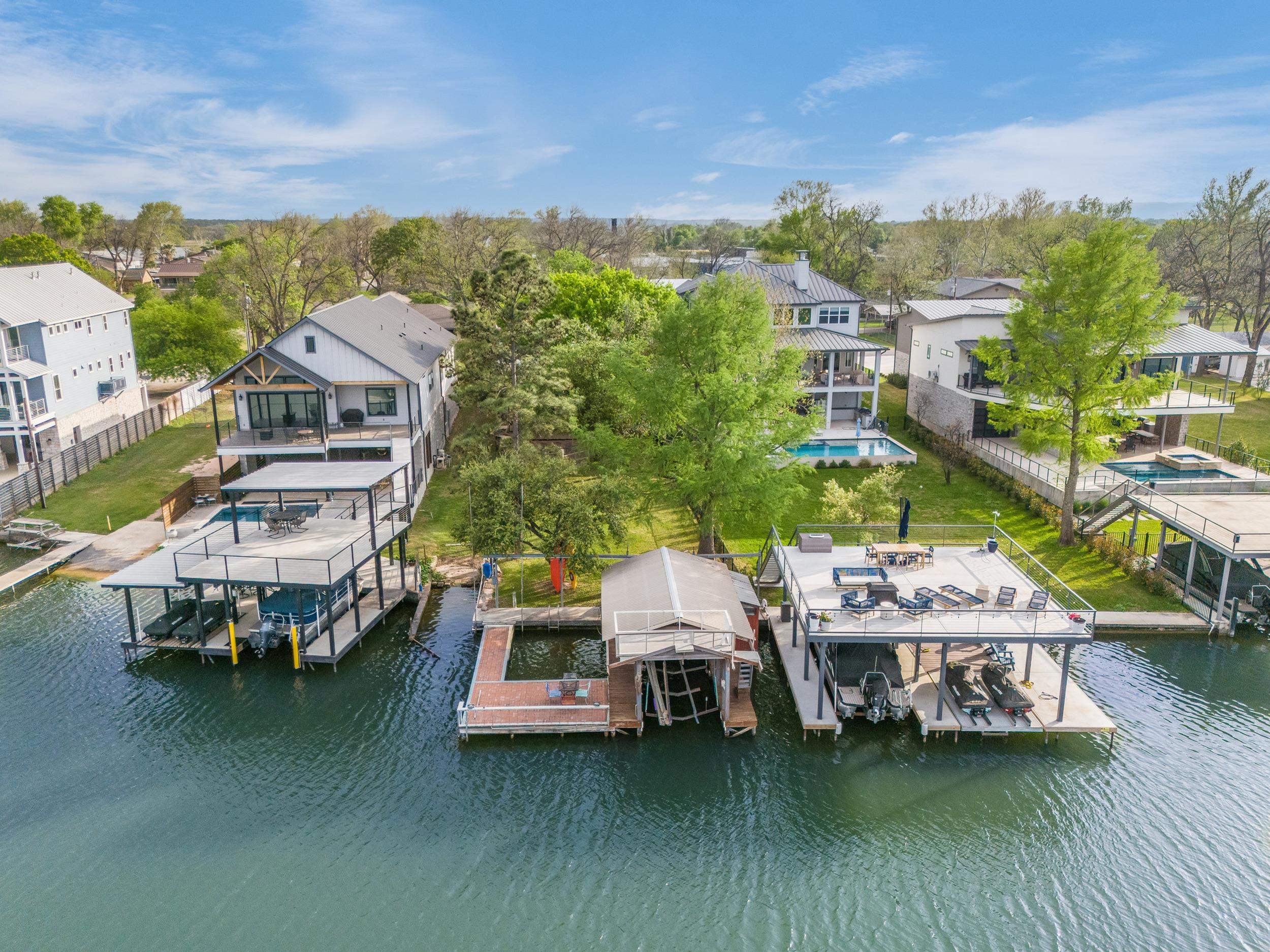 320 Harris, Kingsland