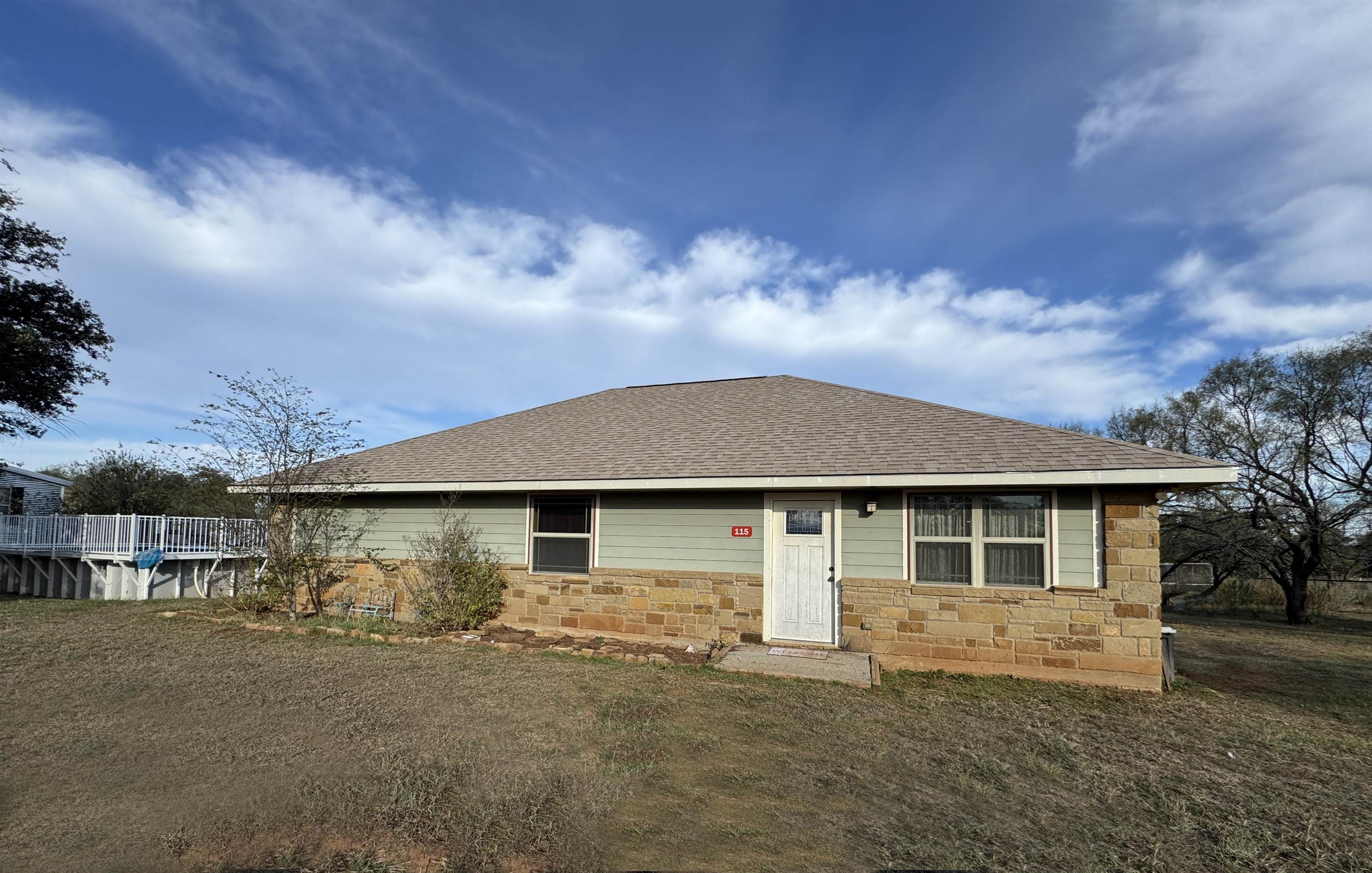 115 Field Stone, Llano