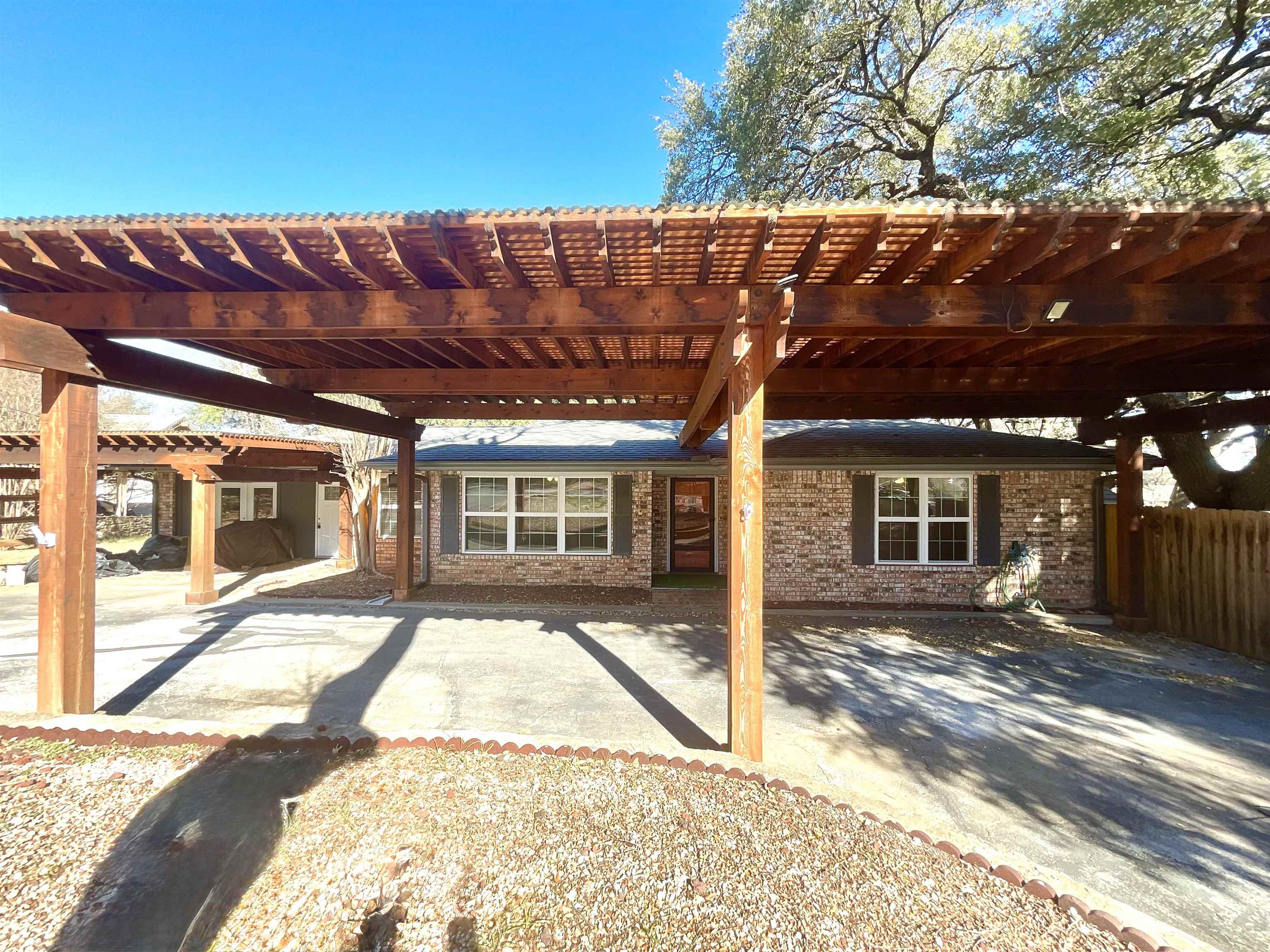 5303 Shady Oaks, Kingsland