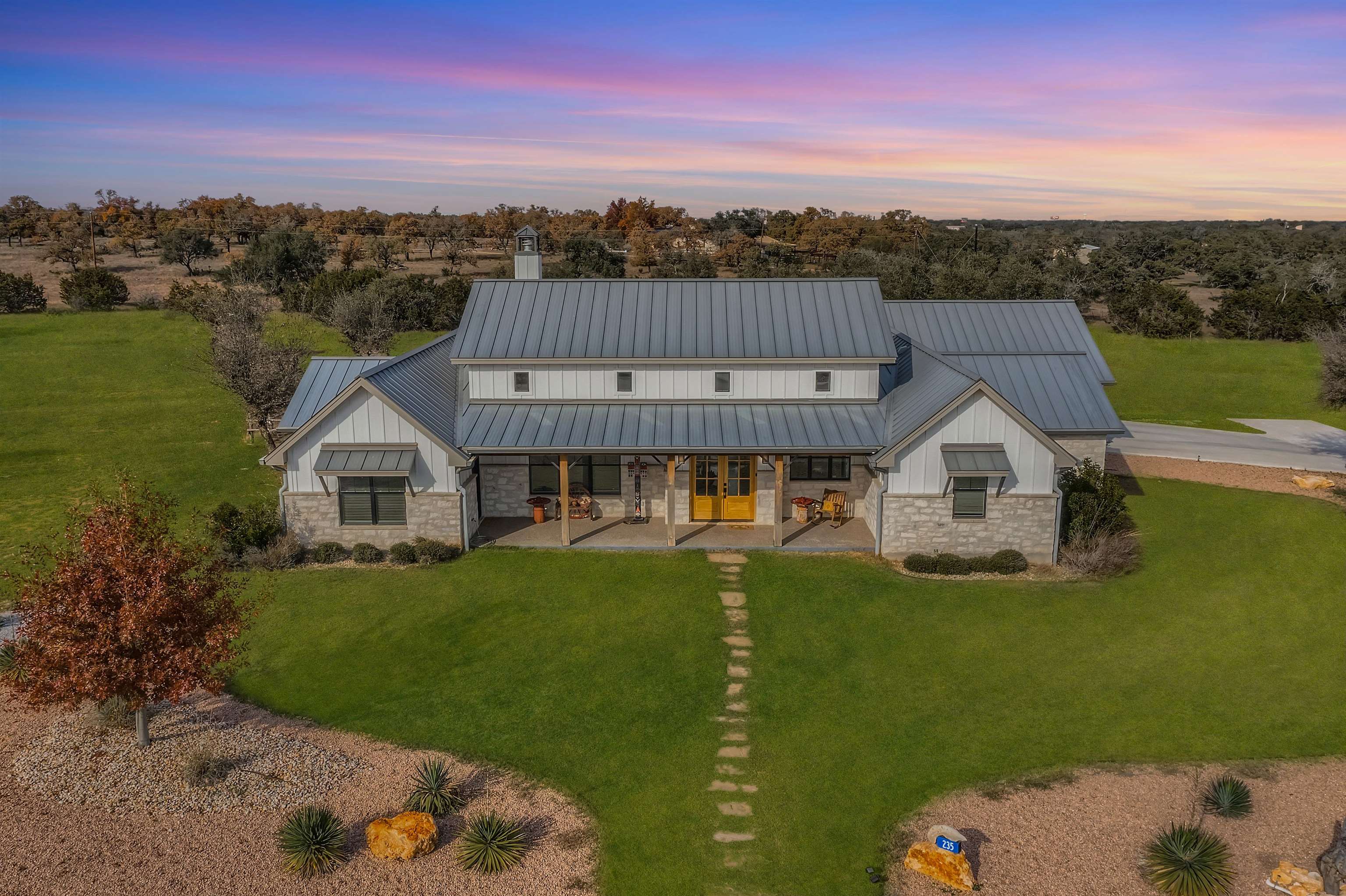 235 Mr Charlie Ln, Round Mountain