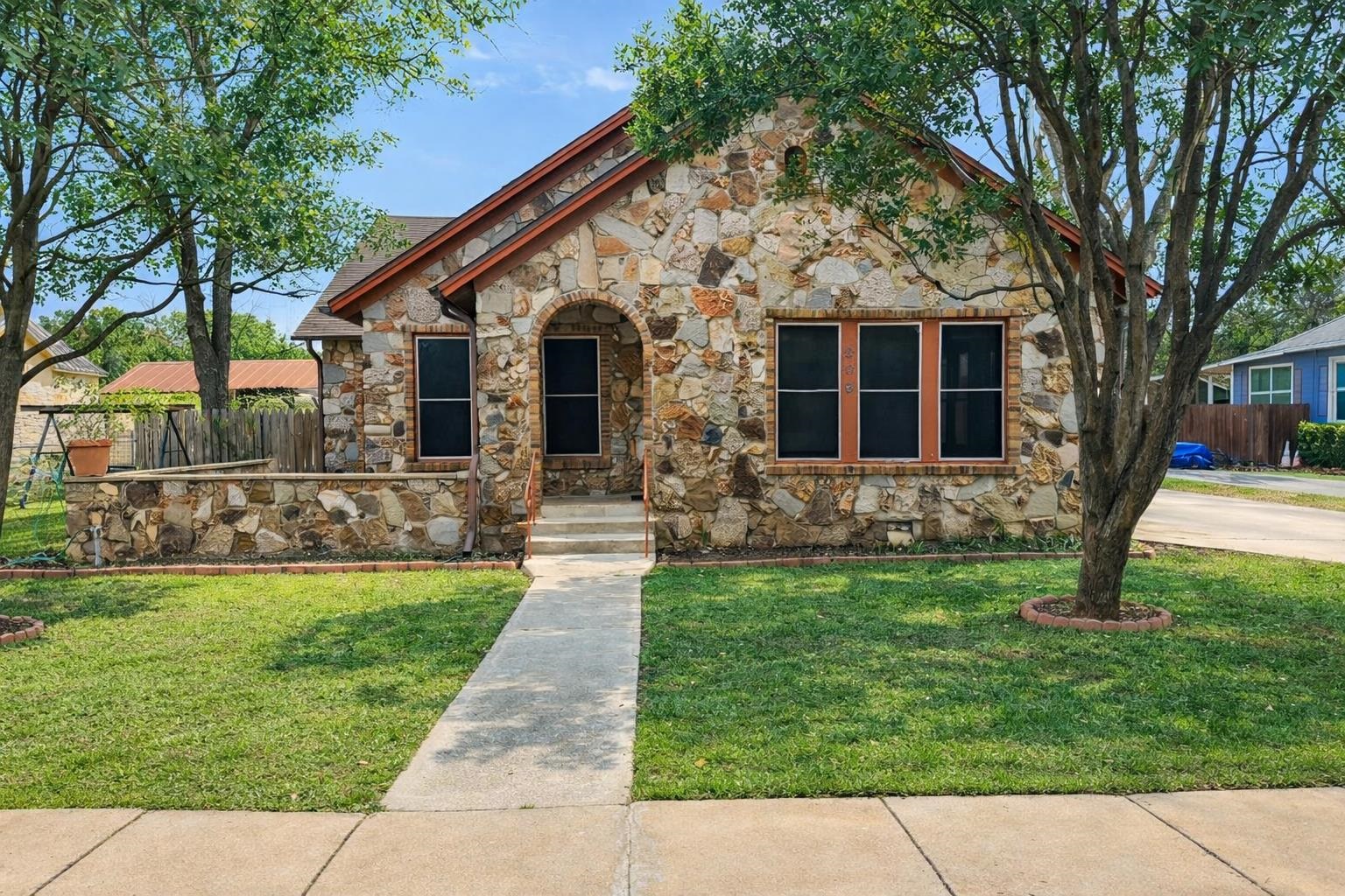 206 E Sandstone, Llano