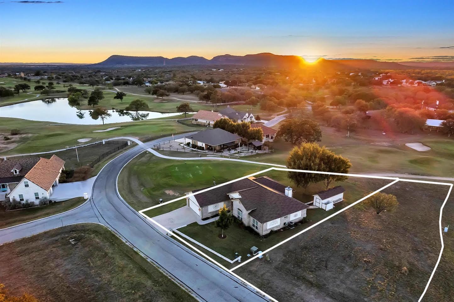 114 Friends Wood, Kingsland