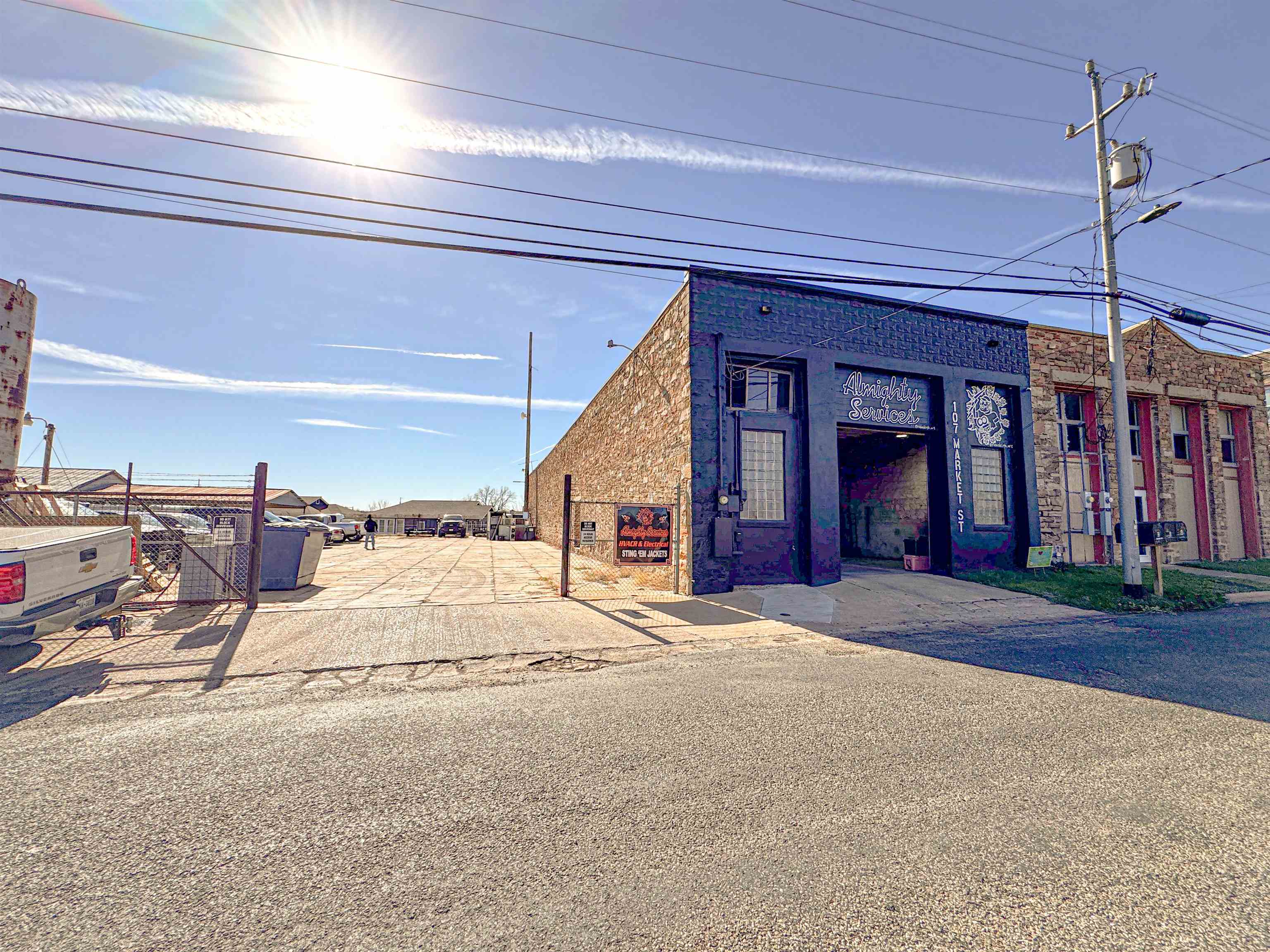 107 Market, Llano