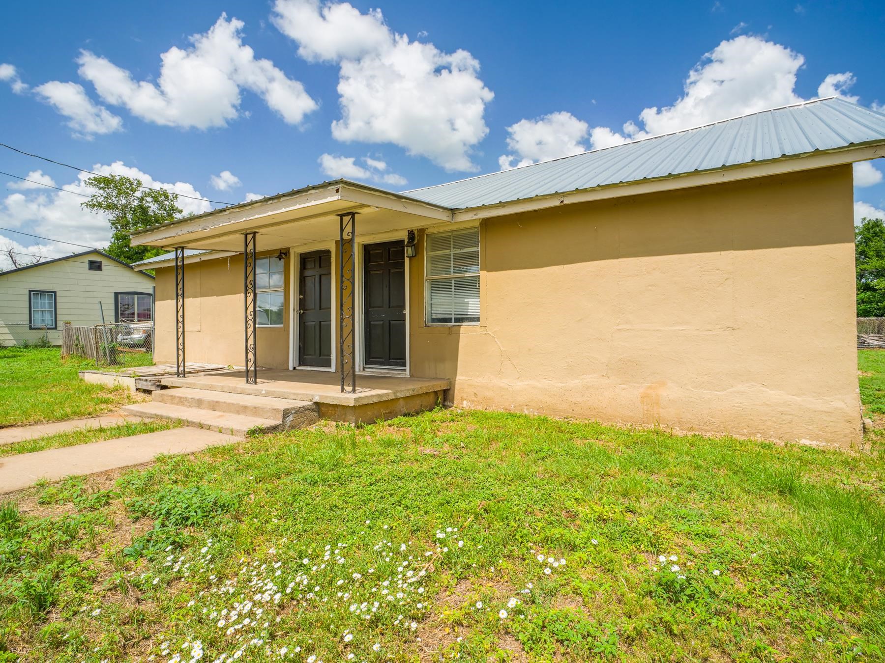 1004 Avon Ave, Llano