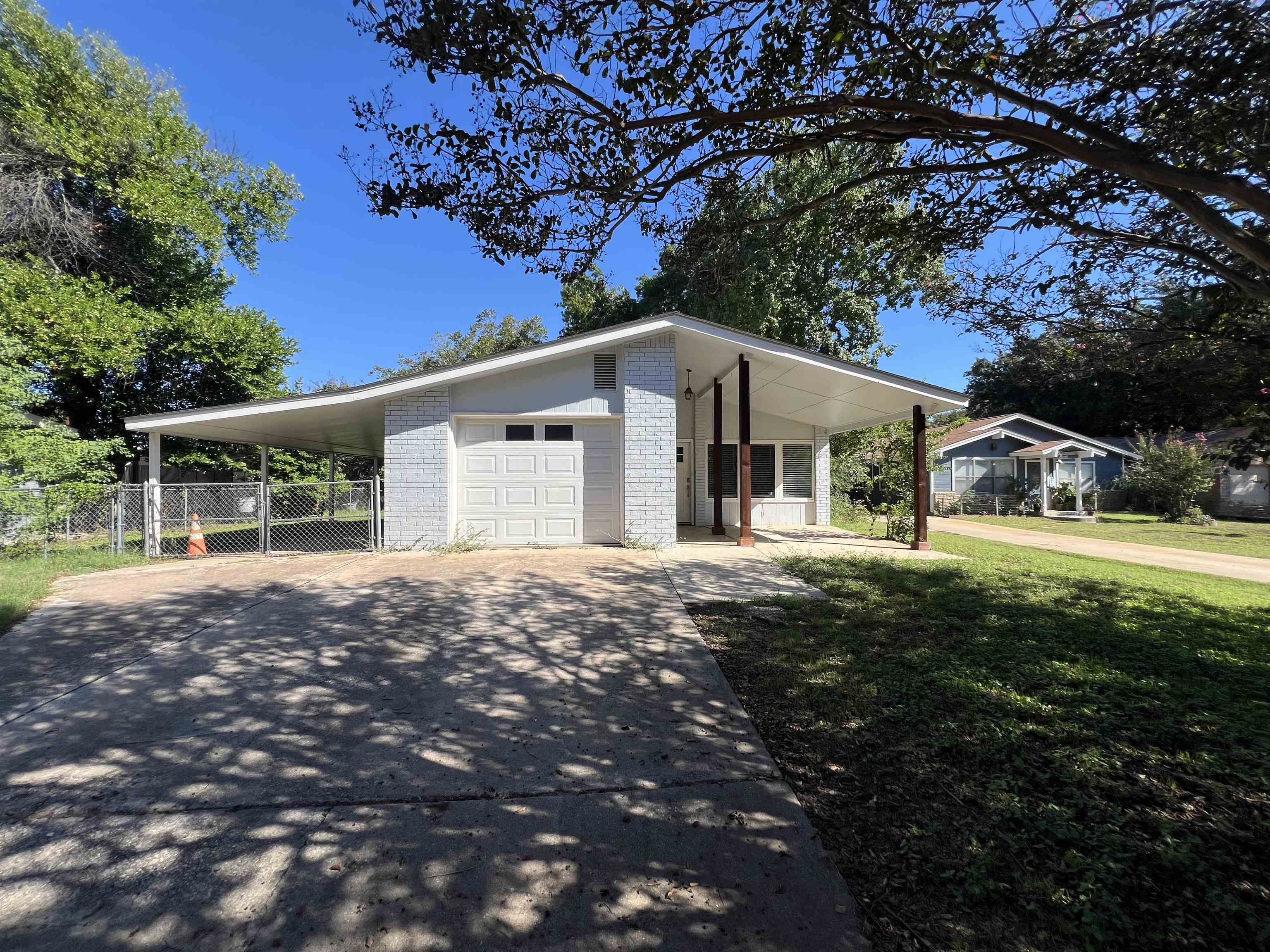 1749 Bluebonnet, Kingsland