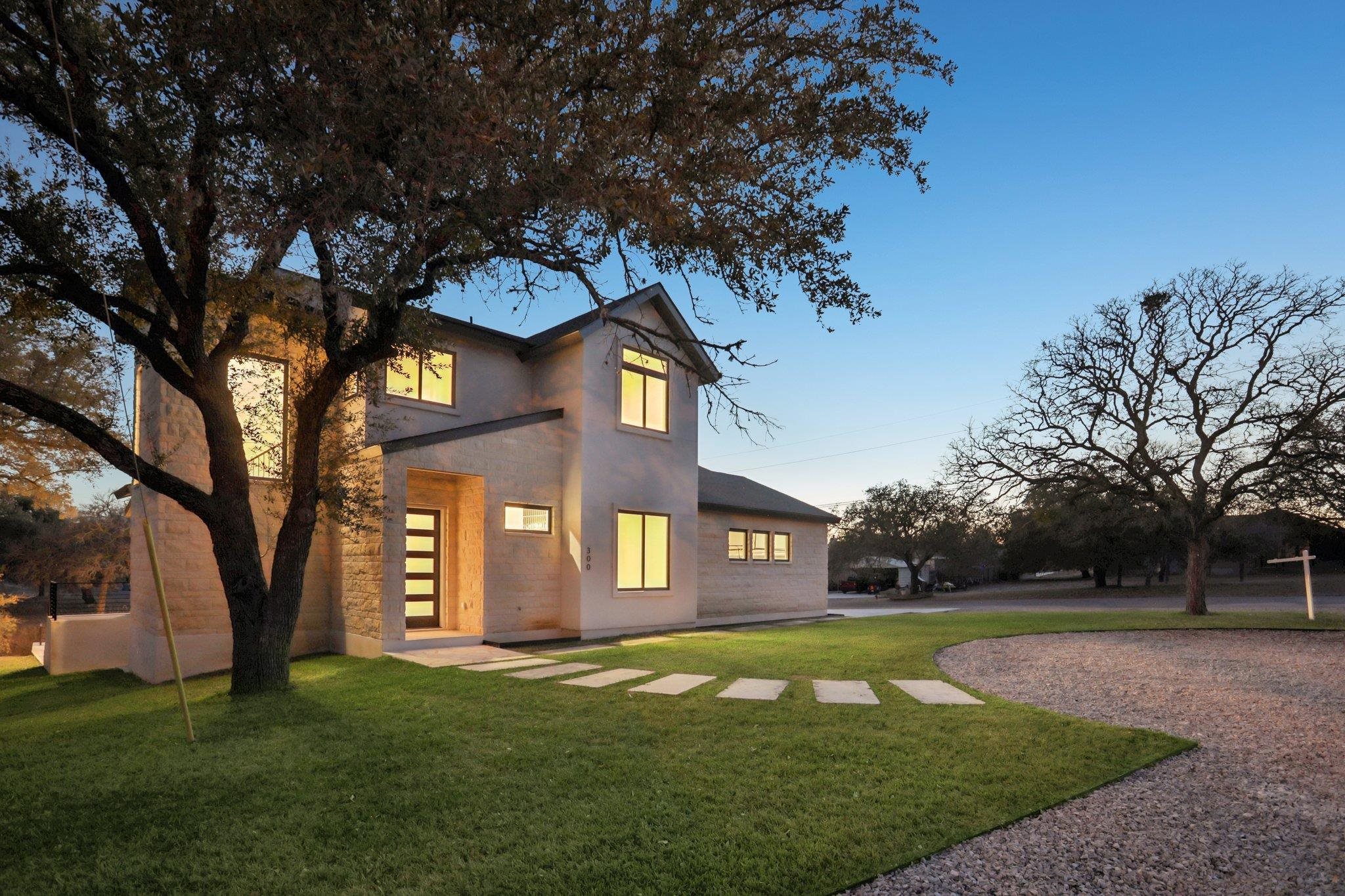 300 Deer, Sunrise Beach