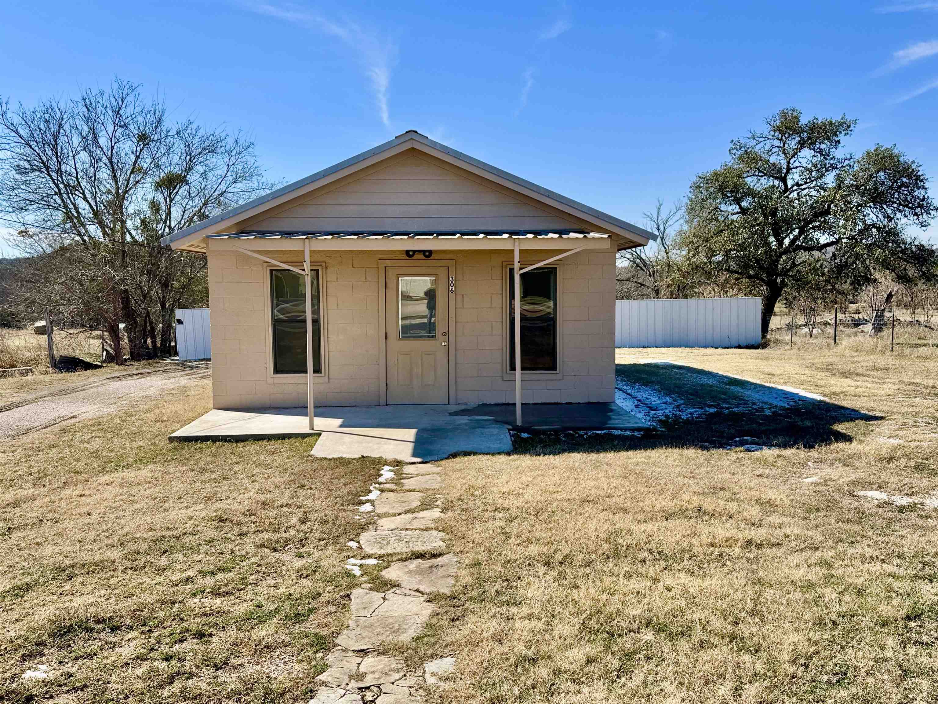 306 N West St., Burnet