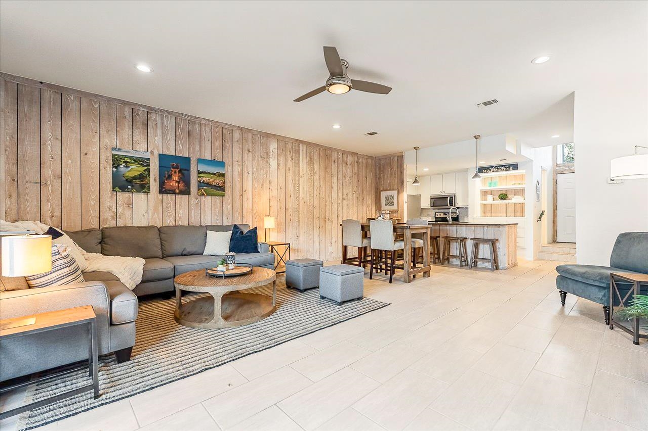 613 Hi Circle North #E, Horseshoe Bay