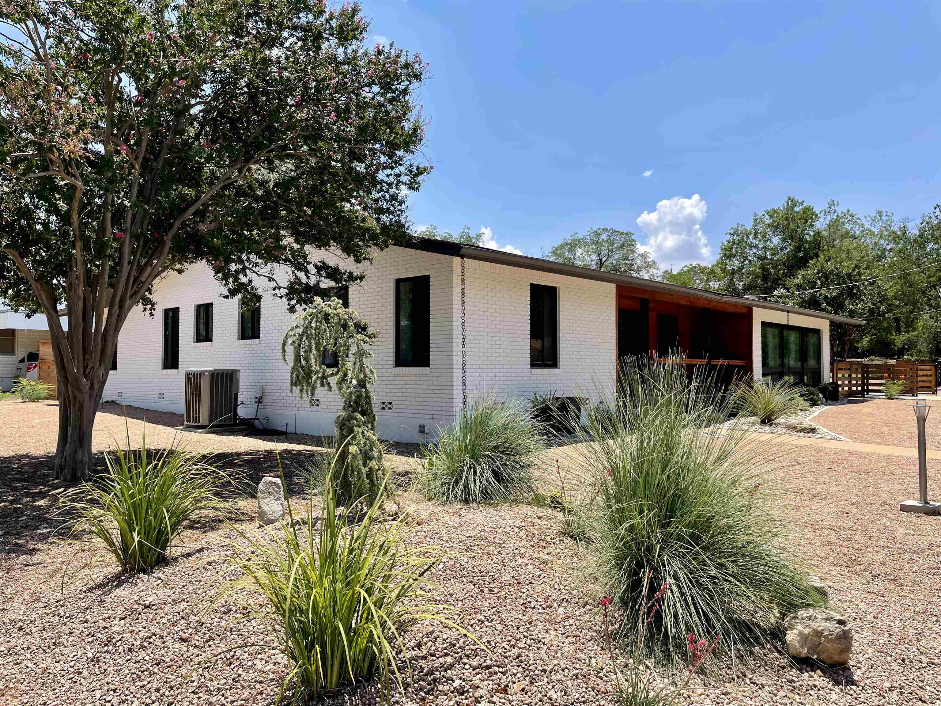 206 Wallace, Llano