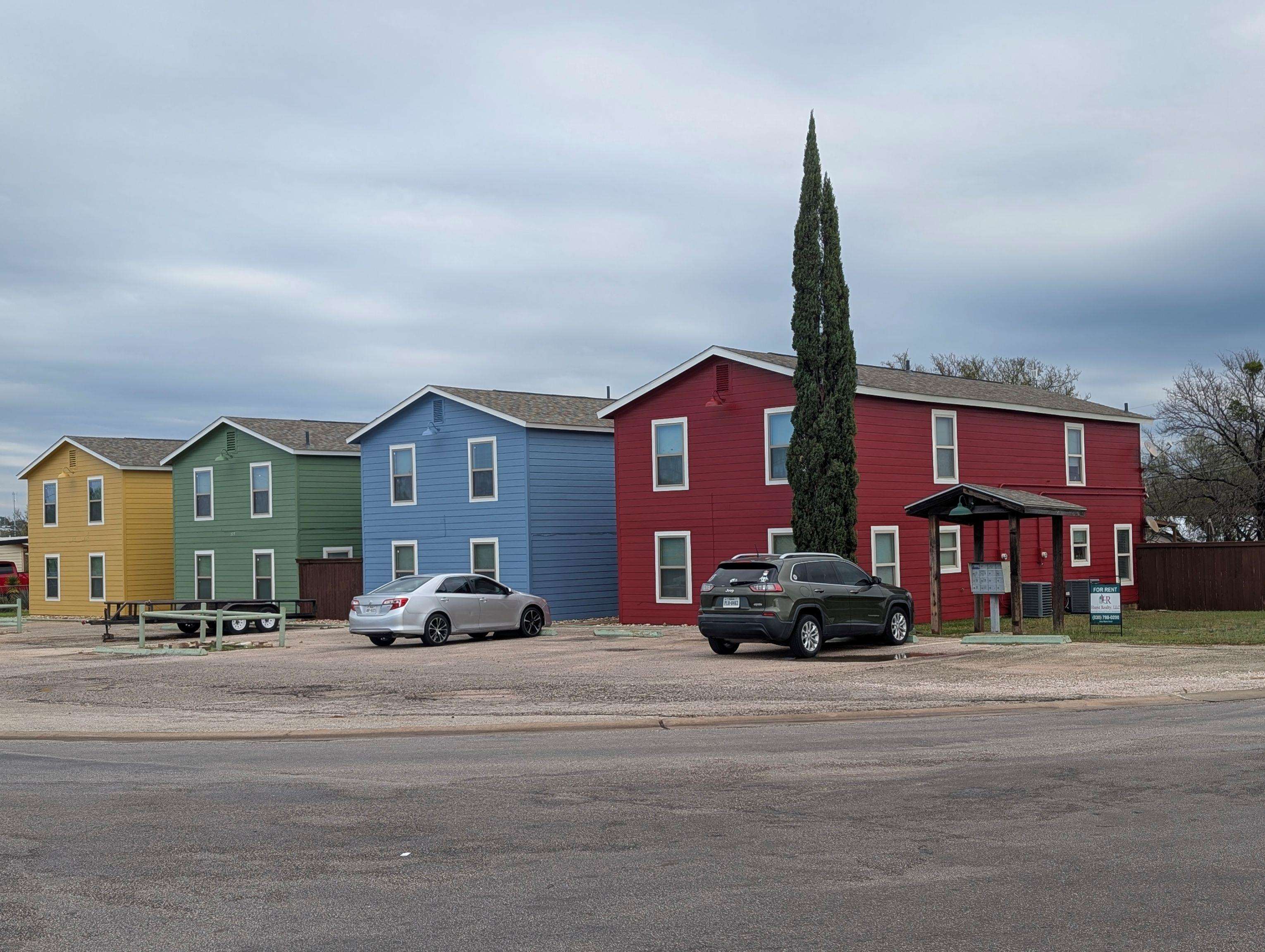 307,309,311,313 Avenue S, Marble Falls