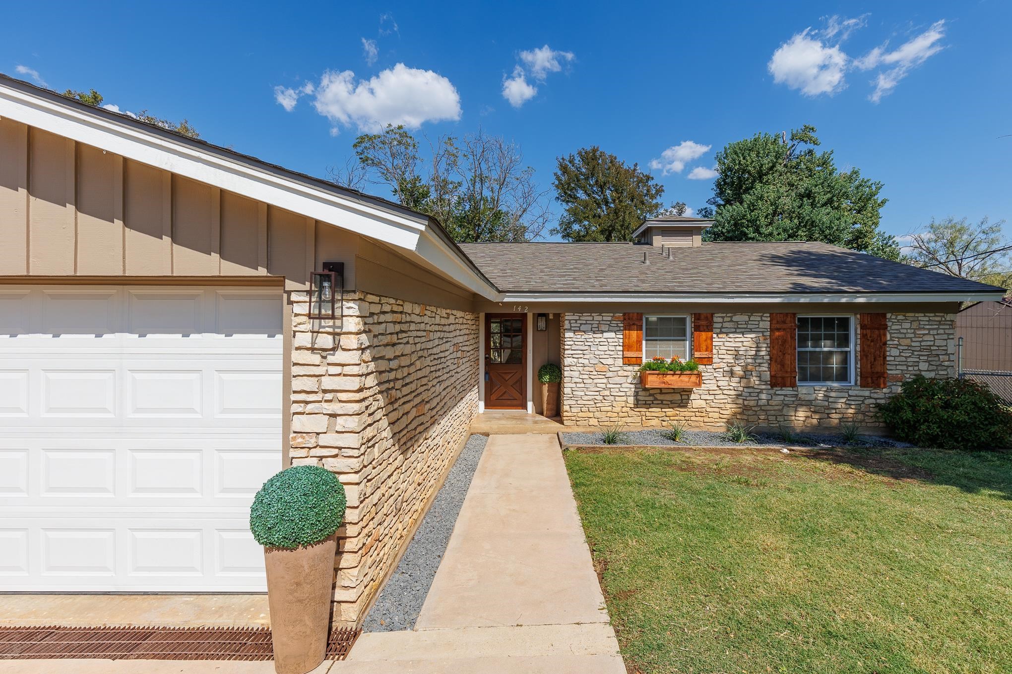 142 Lakeshore Dr, Horseshoe Bay