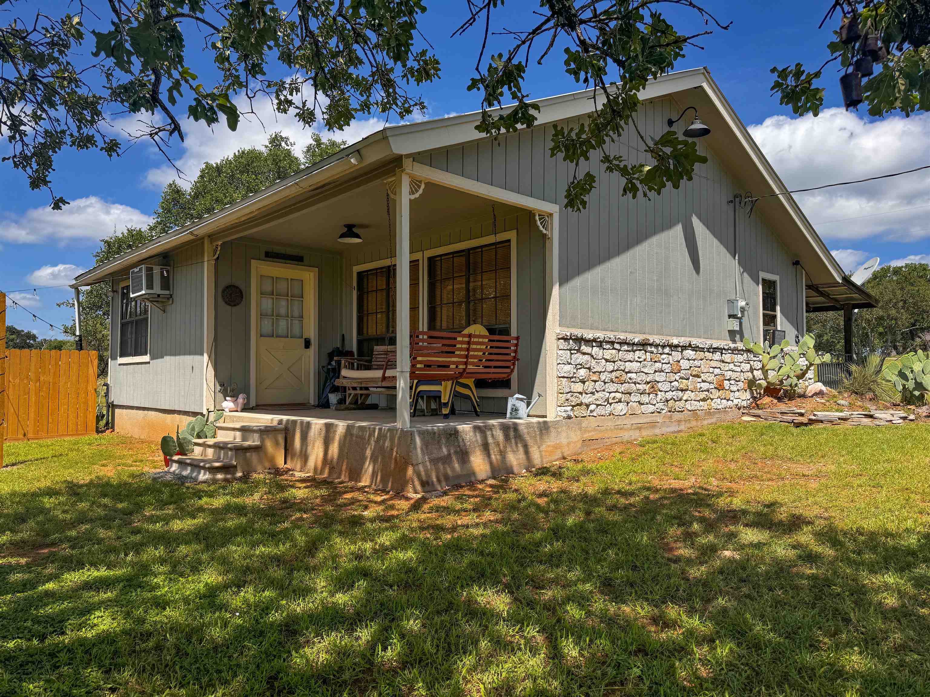 384 Wild Oak, Llano