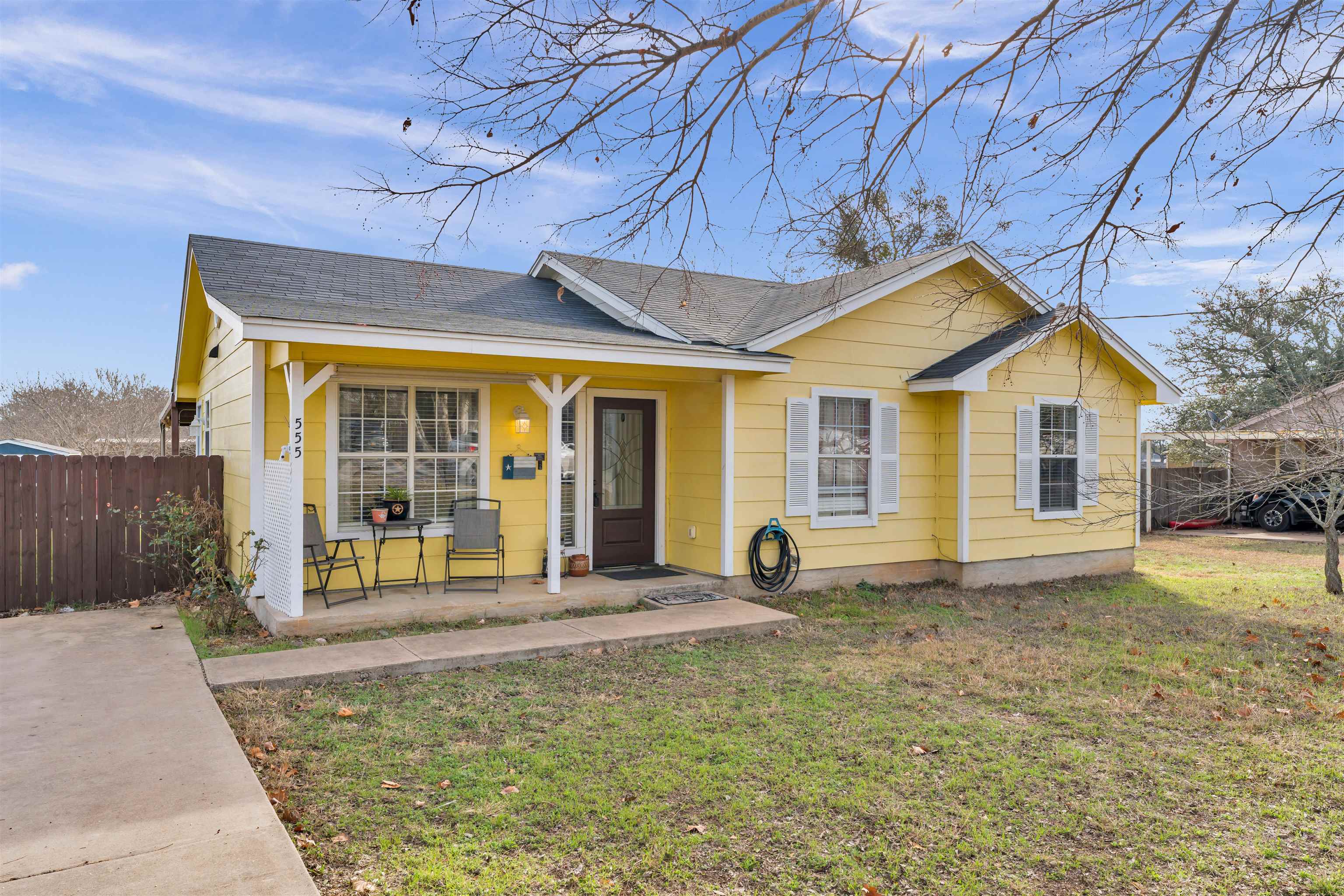 555 Live Oak, Bertram