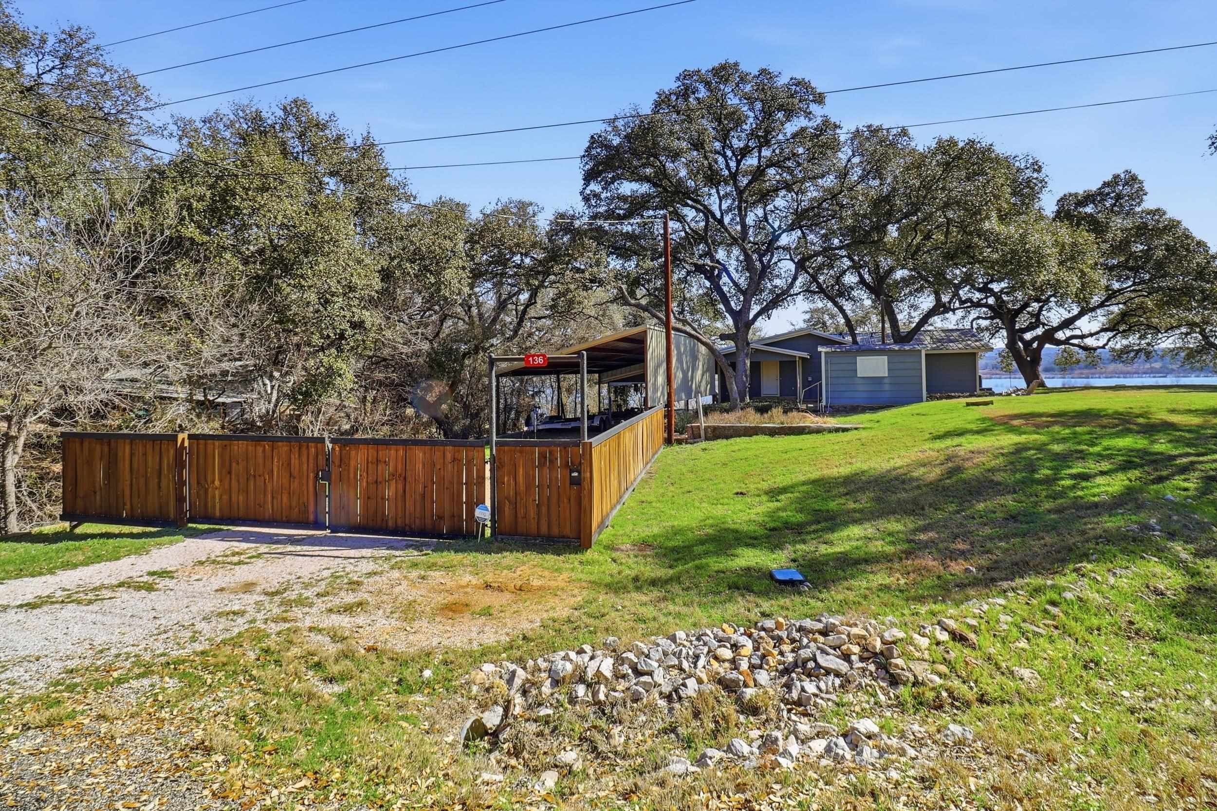 136 Harvest Trail, Tow