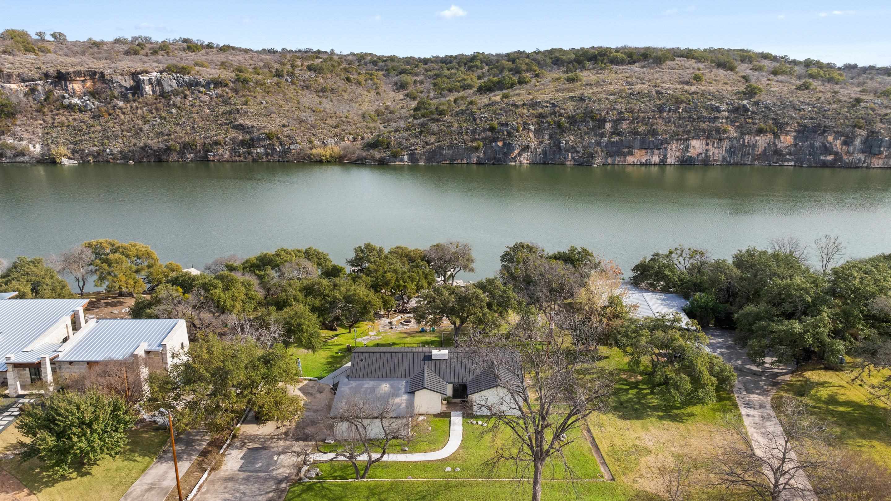 1204 Los Escondidos, Marble Falls